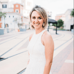 Lindsay Erhardt